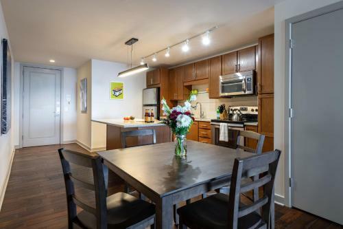 Elm Street Apartment By Stay Alfred