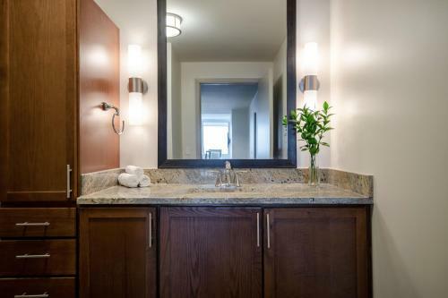 Elm Street Apartment By Stay Alfred