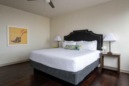 Elm Street Apartment By Stay Alfred