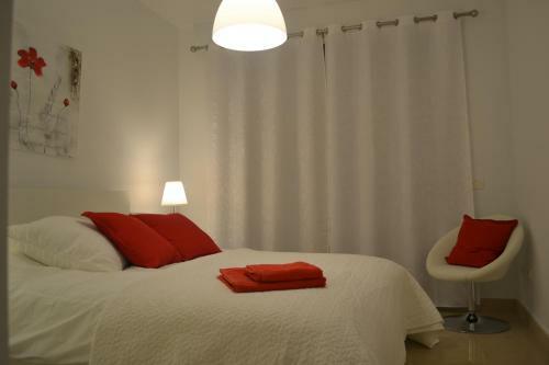 Duquesa Village Apartemento 2115