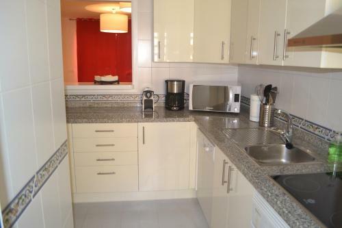Duquesa Village Apartemento 2115