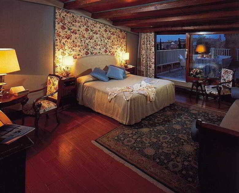 Hotel Santa Chiara & Residenza Parisi