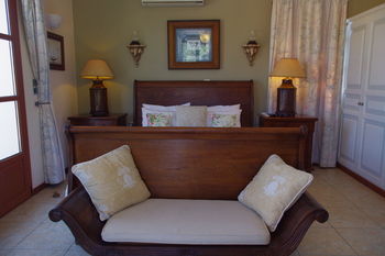 Residencia Faros Suites