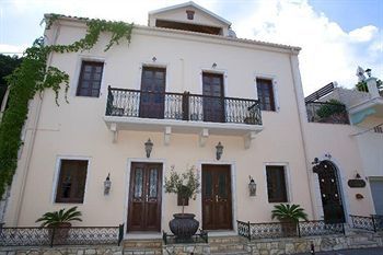 Residencia Faros Suites