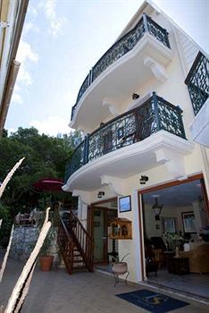 Residencia Faros Suites