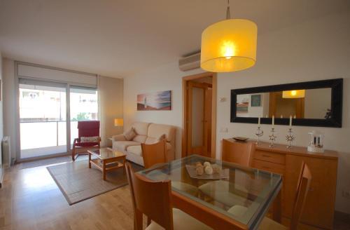 Lets Holidays Cozy Pool Apartment