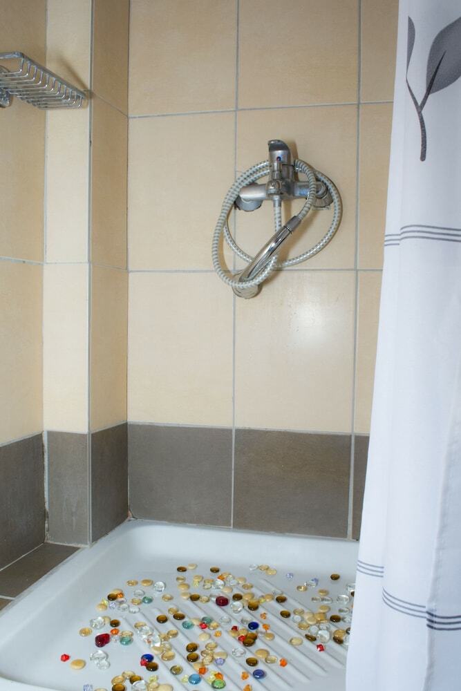 Nikos Hotel