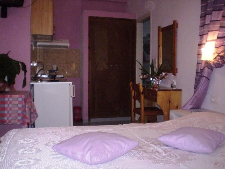 Hotel Irineos Studios