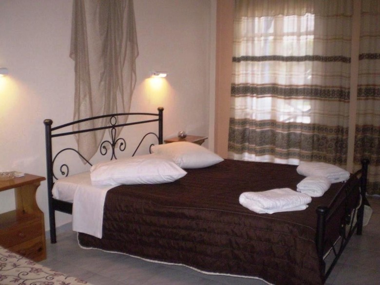 Hotel Irineos Studios