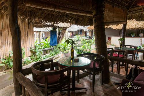 Hotel Joe's Cafe & Garden Resort