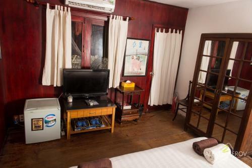 Hotel Joe's Cafe & Garden Resort