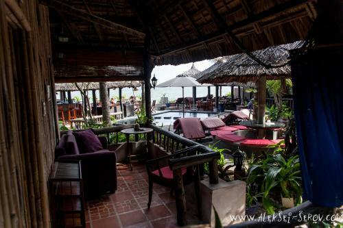 Hotel Joe's Cafe & Garden Resort