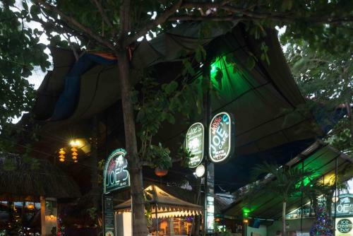 Hotel Joe's Cafe & Garden Resort