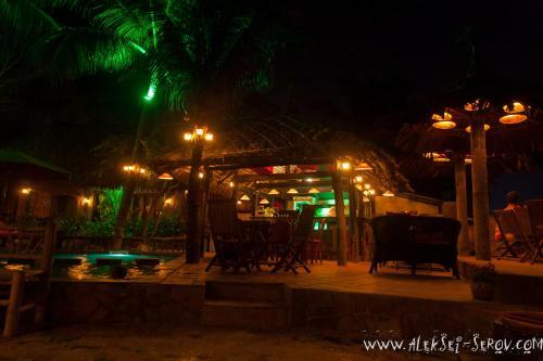 Hotel Joe's Cafe & Garden Resort