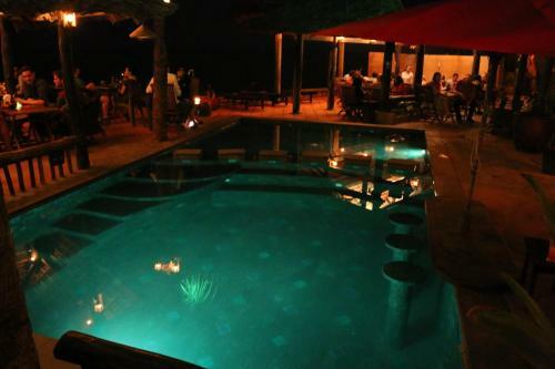 Hotel Joe's Cafe & Garden Resort