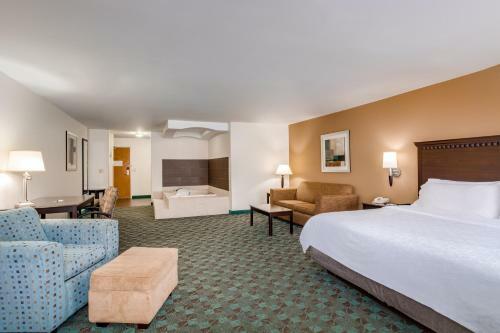 Holiday Inn Express Hotel & Suites Canton