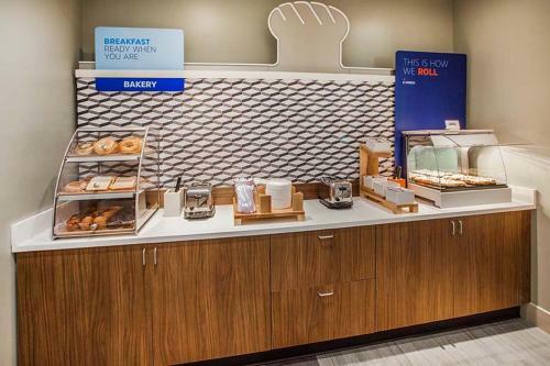 Holiday Inn Express Hotel & Suites Canton