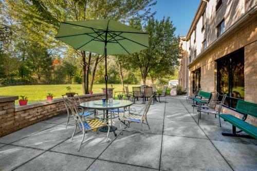 Holiday Inn Express Hotel & Suites Canton