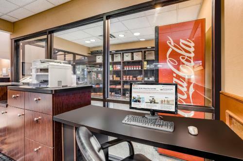 Holiday Inn Express Hotel & Suites Canton