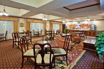 Holiday Inn Express Hotel & Suite
