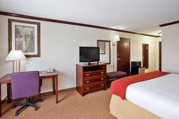 Holiday Inn Express Hotel & Suite