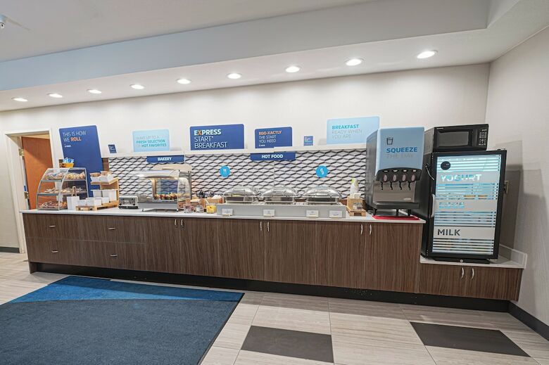 Holiday Inn Express Hotel & Suites East Lansing