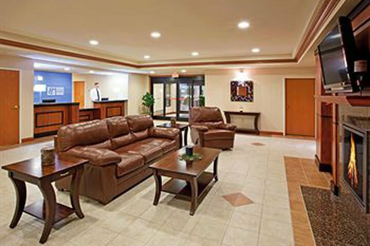 Holiday Inn Express Hotel & Suites East Lansing