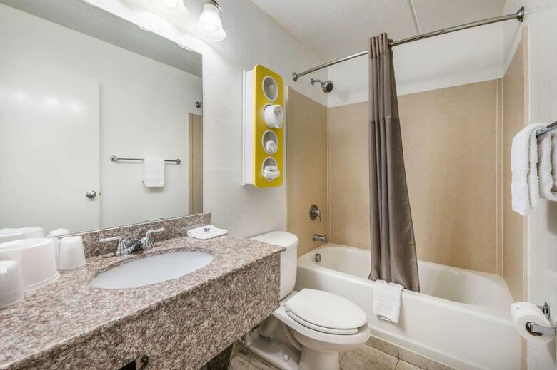 Hotel Motel 6 Henderson Tx