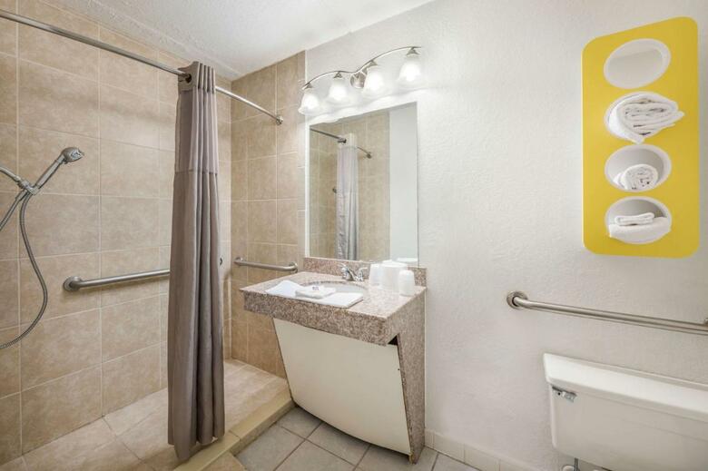Hotel Motel 6 Henderson Tx