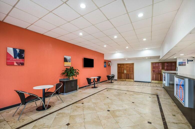 Hotel Motel 6 Henderson Tx
