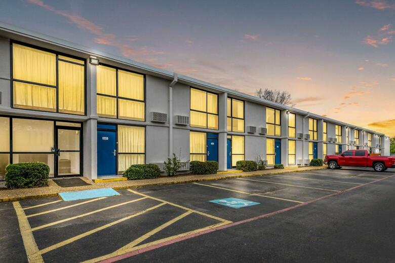 Hotel Motel 6 Henderson Tx