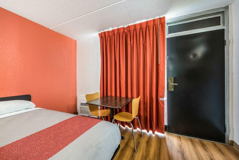 Hotel Motel 6 Henderson Tx