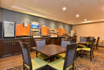Hotel Holiday Inn Express Edmonton Airport