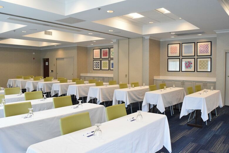 Holiday Inn Express Hotel & Suites Rochester Webster