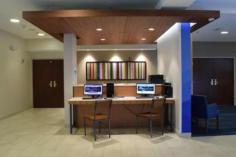 Holiday Inn Express Hotel & Suites Rochester Webster