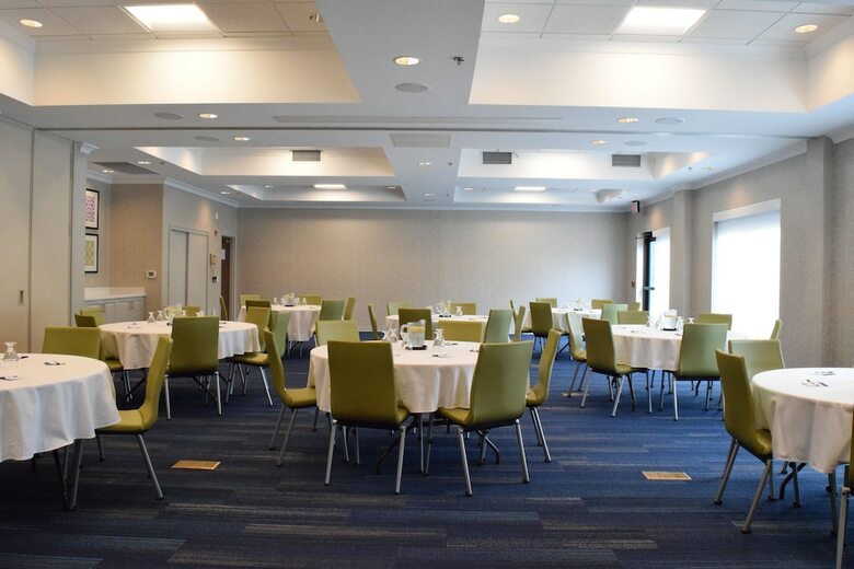 Holiday Inn Express Hotel & Suites Rochester Webster