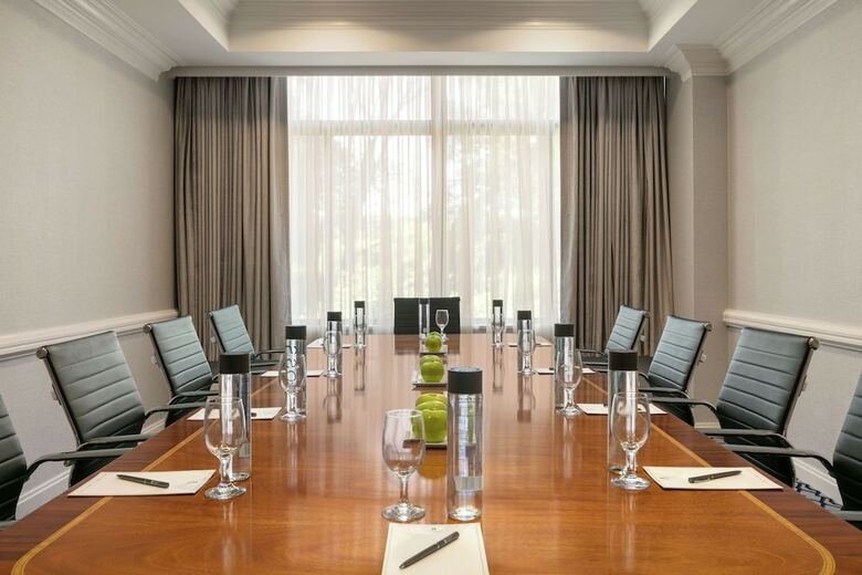 Hotel Embassy Suites Phil/valley For