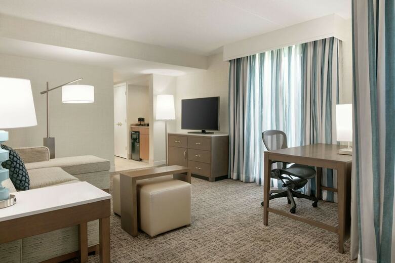 Hotel Embassy Suites Phil/valley For