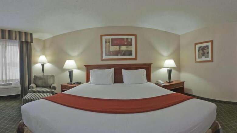 Holiday Inn Express Hotel & Suites Kent State University