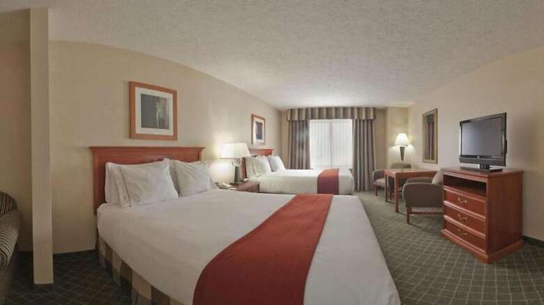 Holiday Inn Express Hotel & Suites Kent State University