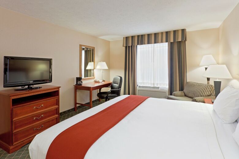 Holiday Inn Express Hotel & Suites Kent State University