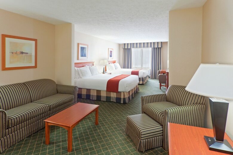 Holiday Inn Express Hotel & Suites Kent State University