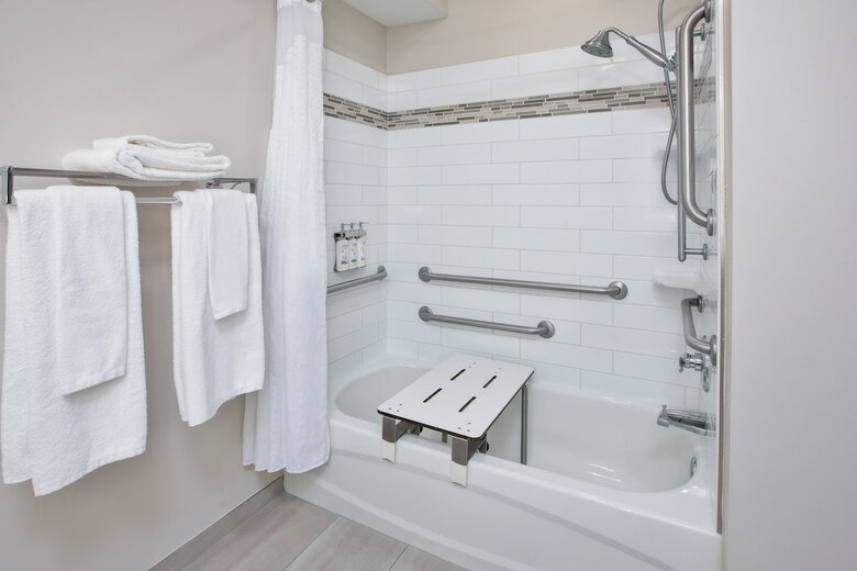 Holiday Inn Express Hotel & Suites Kent State University