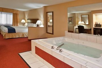 Hotel Holiday Inn Express Mt. Vernon