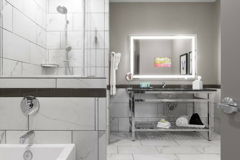 Hotel The Current Iowa Autograph Collection