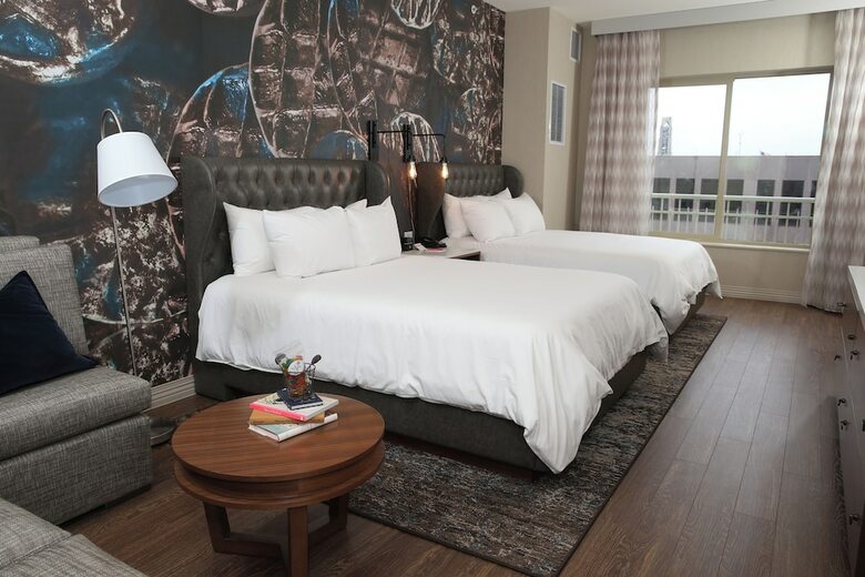 Hotel Indigo Naperville Riverwalk