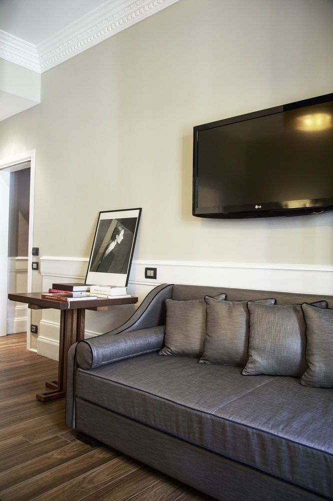 Hotel The Independent Suites
