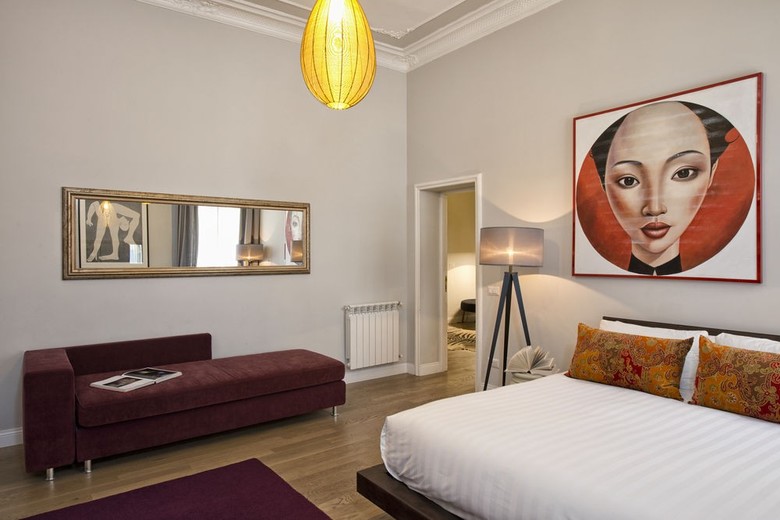 Hotel The Independent Suites