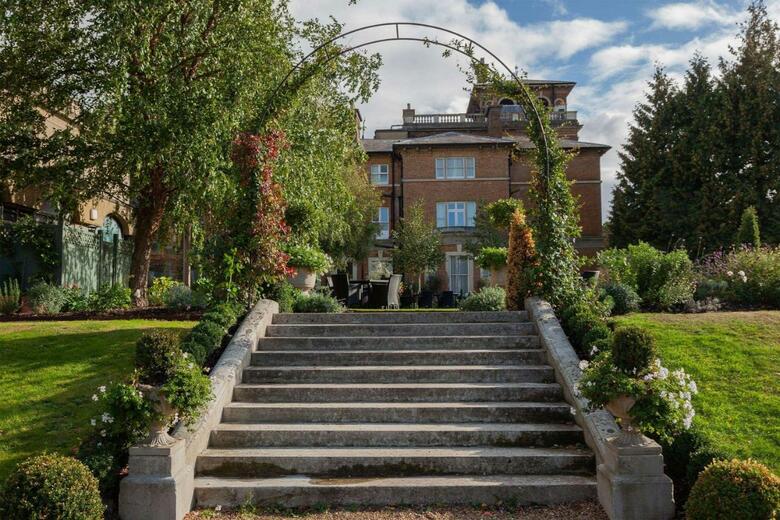 Oatlands Park Hotel