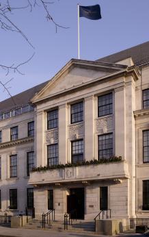 Town Hall Hotel & Apartments